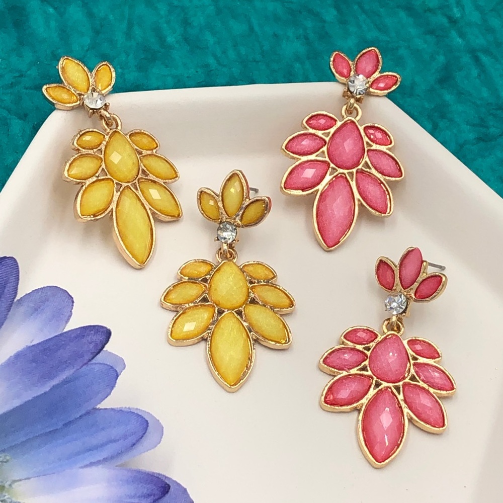 🌼 Bright Abstract Cluster Drop Earrings